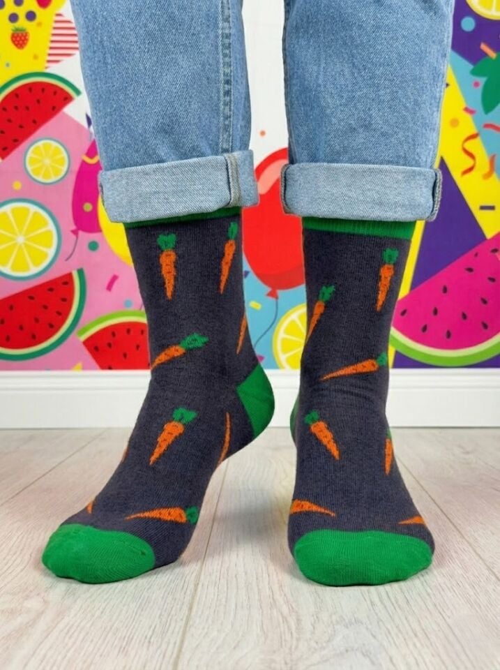 Havuç Desenli Çorap